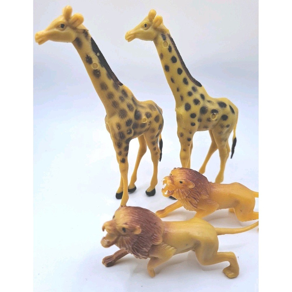 Vintage Lot of 4 Plastic Zoo Safari Animal Lion Giraffe  Figures Toys Unbranded